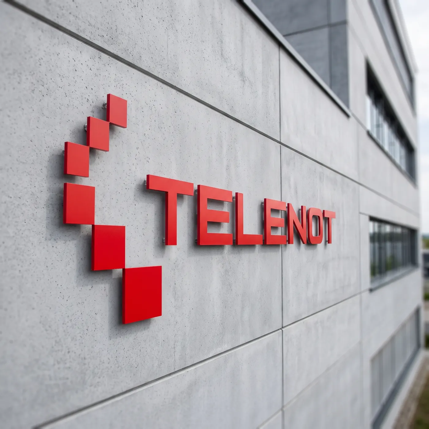 TELENOT-Logo an der Fassade des Firmengebäudes